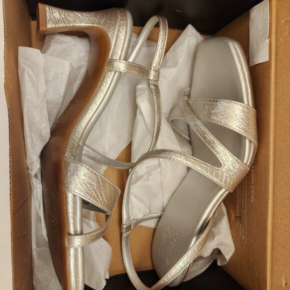 Naturalizer Silver "Kieran" Heeled Sandals. NIB. Size 8 Wide - Picture 8 of 10